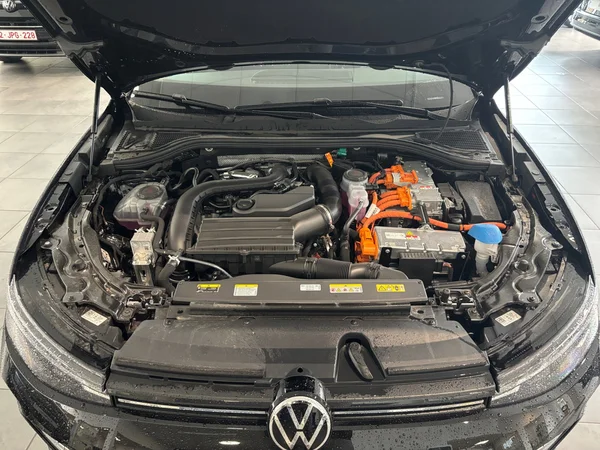 VOLKSWAGEN Passat Variant eHybrid (PHEV) (2025) — foto 11 van 19