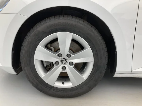 SKODA Superb Combi (2020) — foto 32 van 35