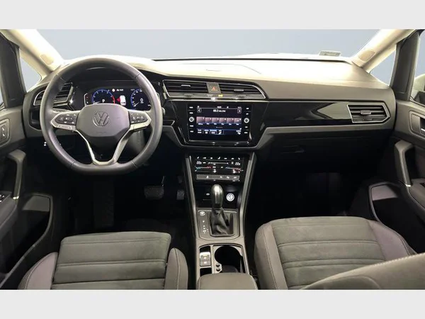 Volkswagen Touran (2024) — foto 2 van 28