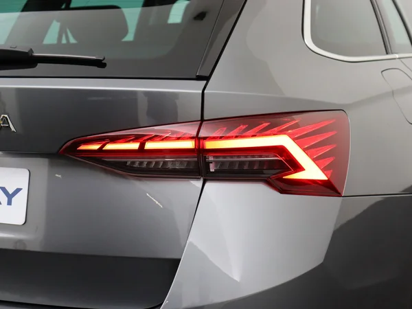 SKODA Octavia Combi (2024) — foto 9 van 20