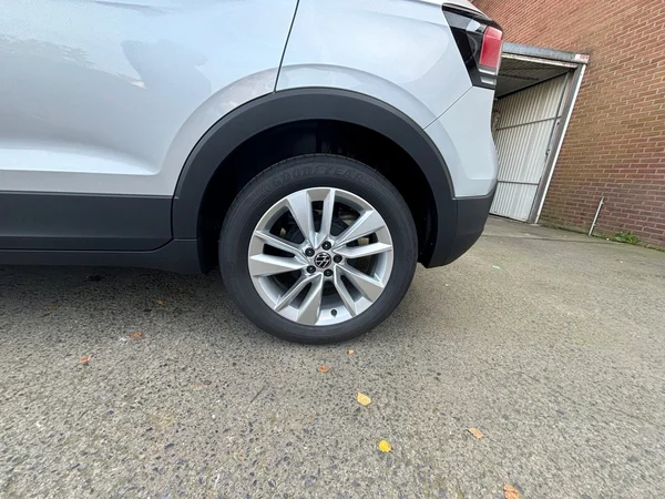 VOLKSWAGEN T-Cross (2024) — foto 13 van 18