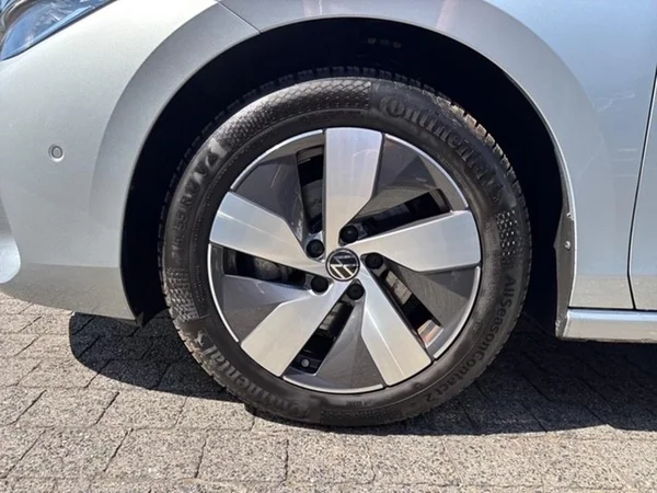 VOLKSWAGEN Passat SW (2025) — foto 18 van 25