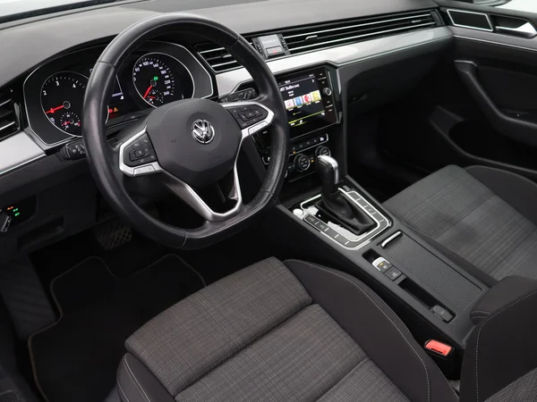 VOLKSWAGEN Passat Variant (2020) — foto 13 van 33