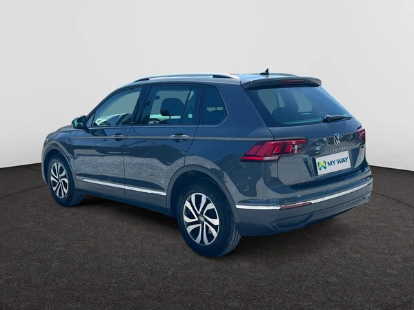 VOLKSWAGEN Tiguan (2022) — foto 8 van 18