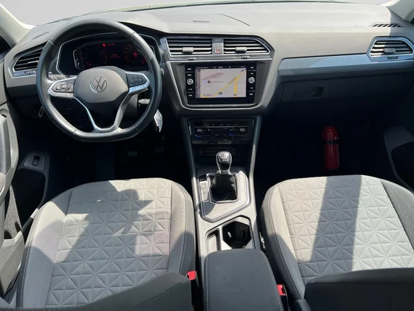 VOLKSWAGEN Tiguan (2022) — foto 15 van 18