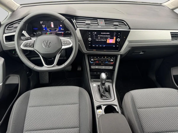 VOLKSWAGEN Touran (2025) — foto 2 van 24