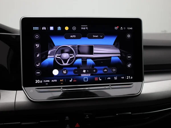 VOLKSWAGEN Golf VIII (2024) — foto 9 van 18