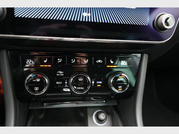 SKODA Superb Combi (2020) — foto 17 van 27