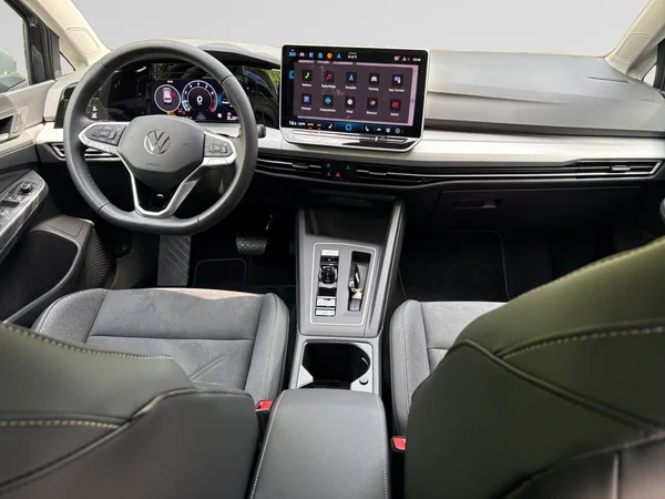 VOLKSWAGEN Golf VIII (2025) — foto 14 van 16
