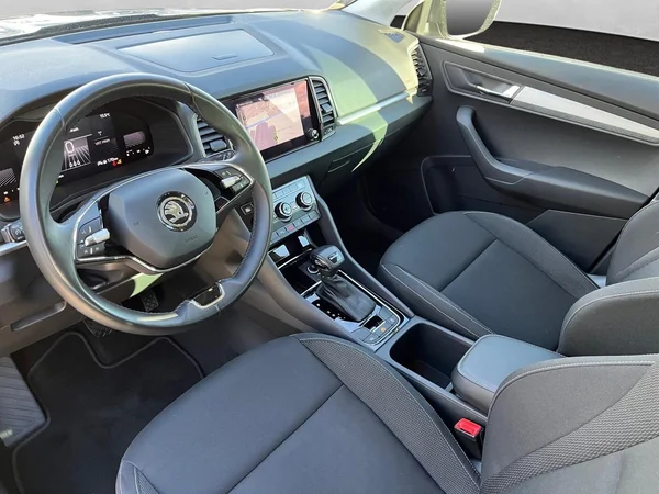 SKODA Karoq (2023) — foto 12 van 16