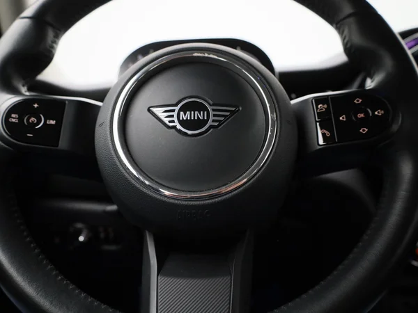 MINI Cooper (2023) — foto 19 van 40