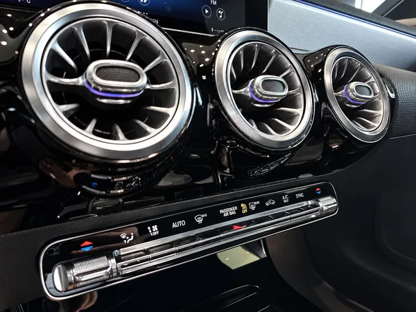 Mercedes-Benz CLA (2020) — foto 8 van 21