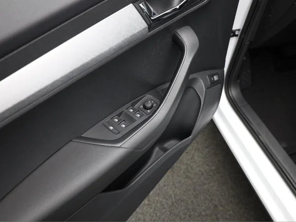 SKODA Karoq (2023) — foto 7 van 21