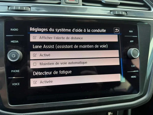 VOLKSWAGEN Tiguan (2018) — foto 19 van 34
