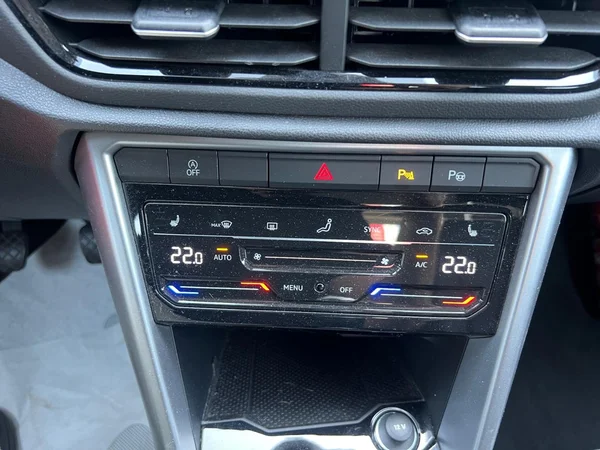 VOLKSWAGEN T-Roc (2023) — foto 9 van 24