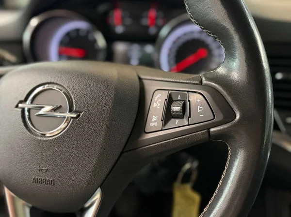 Opel Astra Sports Tourer (2021) — foto 5 van 18