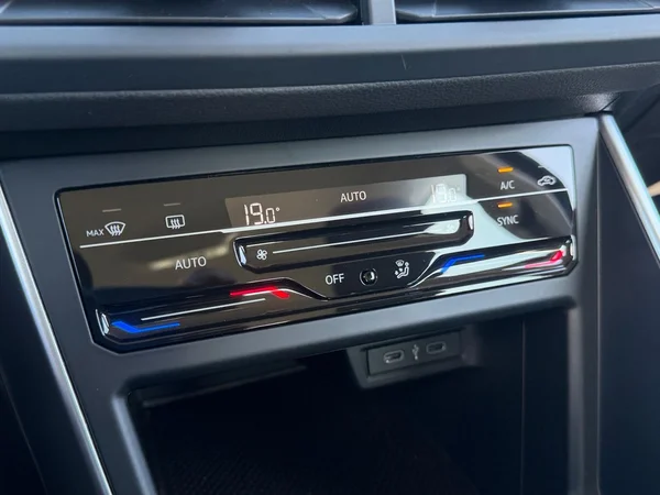 VOLKSWAGEN Polo (2023) — foto 13 van 21