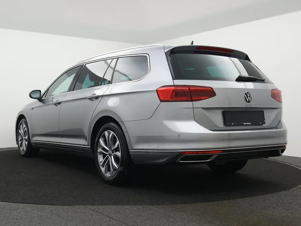 VOLKSWAGEN Passat Variant GTE (2022) — foto 5 van 30