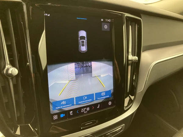 VOLVO V60 (2023) — foto 14 van 36