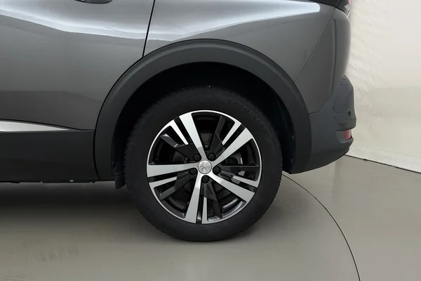 Peugeot 5008 (2018) — foto 17 van 20