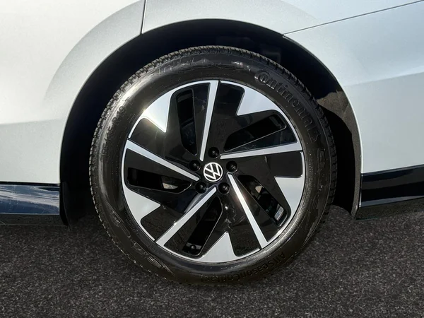 VOLKSWAGEN ID.7 Tourer (2025) — foto 2 van 23