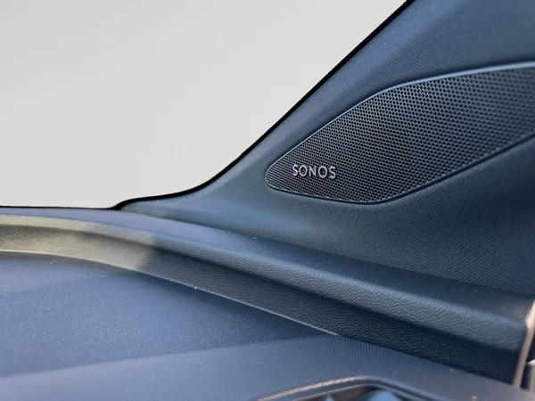 AUDI Q4 Sportback e-tron (2025) — foto 2 van 24