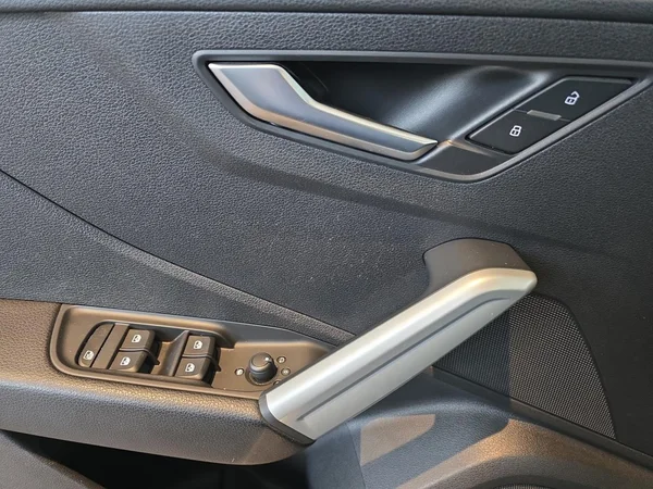 AUDI Q2 (2023) — foto 4 van 14