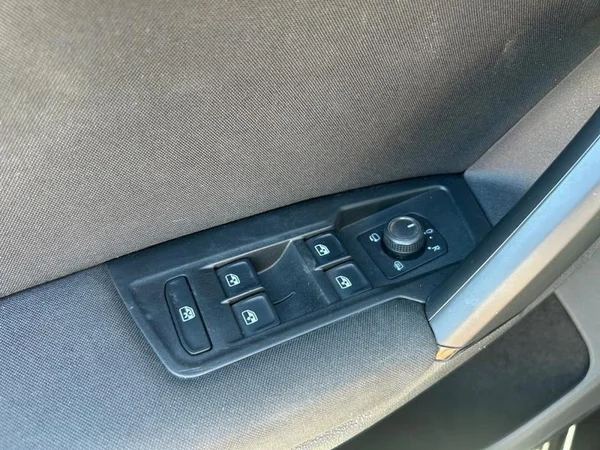 VOLKSWAGEN Tiguan (2023) — foto 22 van 31