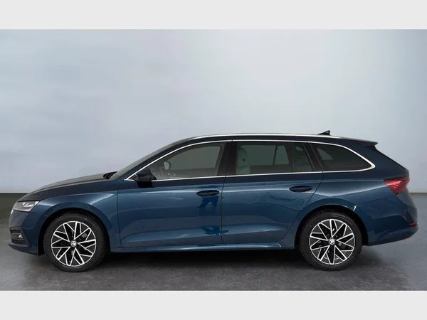 Skoda Octavia Combi (2023) — foto 10 van 15