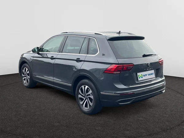 VOLKSWAGEN Tiguan (2021) — foto 12 van 21