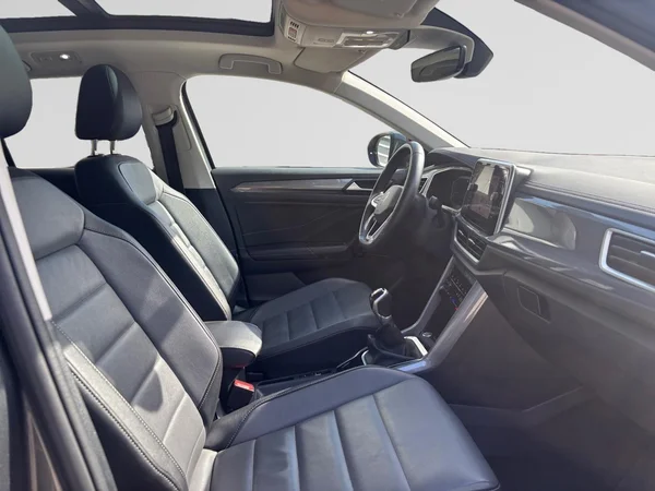 VOLKSWAGEN T-Roc (2022) — foto 7 van 22