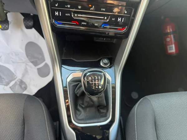 VOLKSWAGEN T-Roc (2023) — foto 9 van 20
