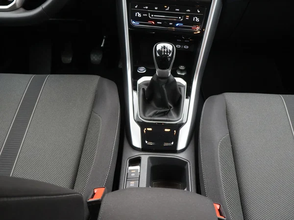 VOLKSWAGEN T-Roc (2024) — foto 6 van 26