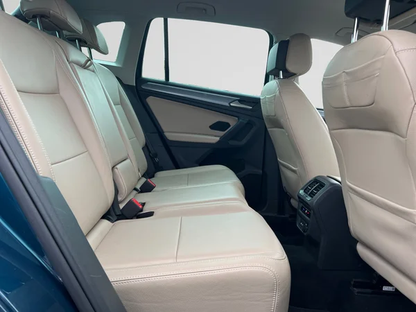 VOLKSWAGEN Tiguan (2022) — foto 11 van 24