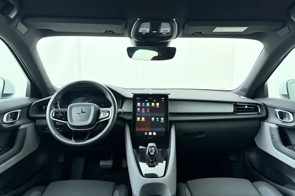 POLESTAR Polestar 2 (2023) — foto 21 van 21