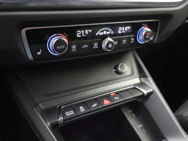 AUDI Q3 PHEV (2022) — foto 14 van 24