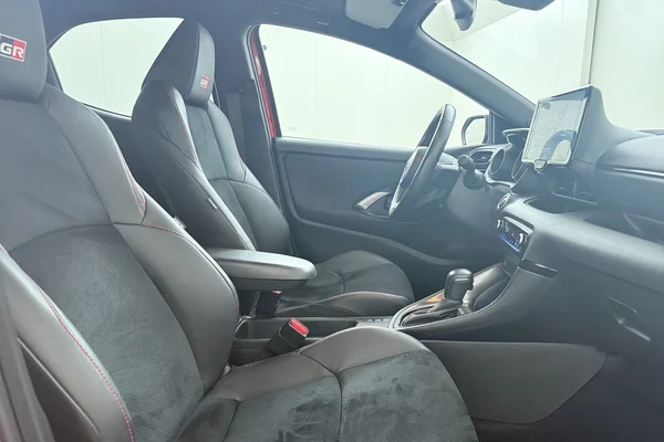 Toyota Yaris Hybrid (HEV) (2023) — foto 19 van 21