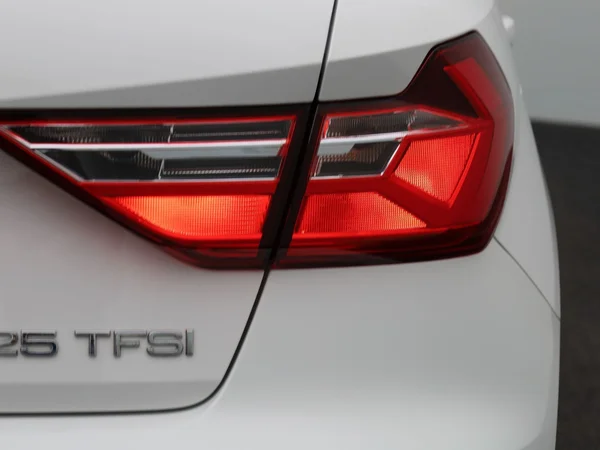 Audi A1 Sportback (2023) — foto 35 van 43