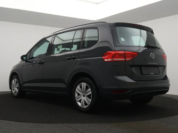 VOLKSWAGEN Touran (2023) — foto 23 van 25