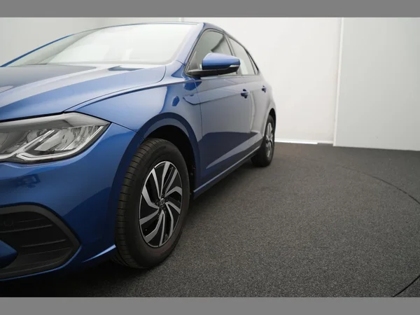 VOLKSWAGEN Polo (2023) — foto 24 van 25
