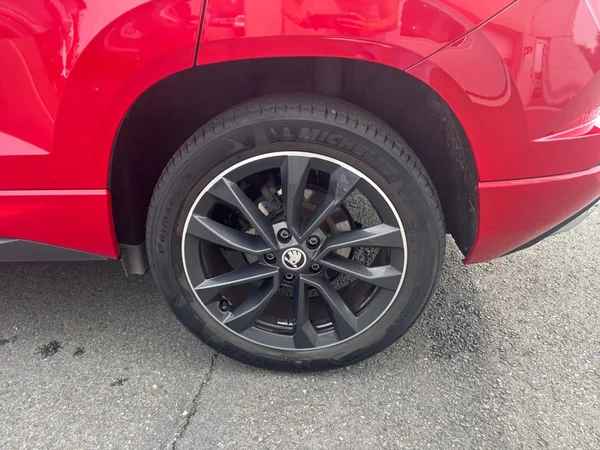 SKODA Karoq (2023) — foto 14 van 21