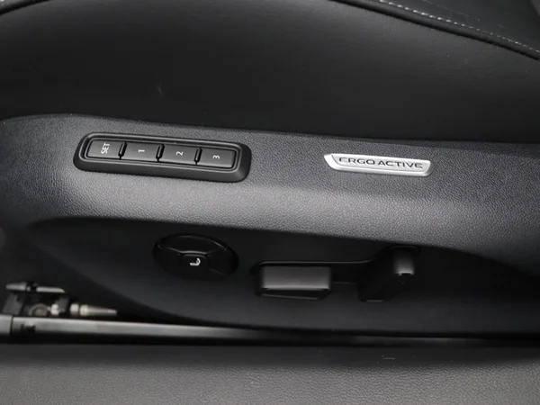 VOLKSWAGEN Passat Variant eHybrid (PHEV) (2025) — foto 4 van 25