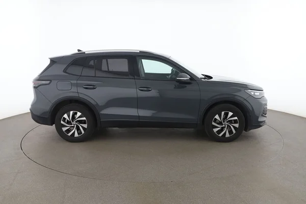 Volkswagen Tiguan (2024) — foto 13 van 16