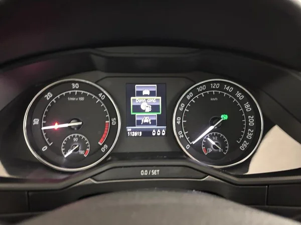 SKODA Superb Combi Dsl (2019) — foto 6 van 17