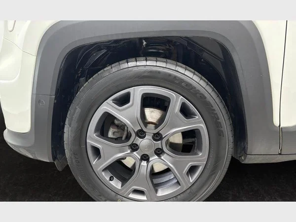 Jeep Renegade (2021) — foto 24 van 25