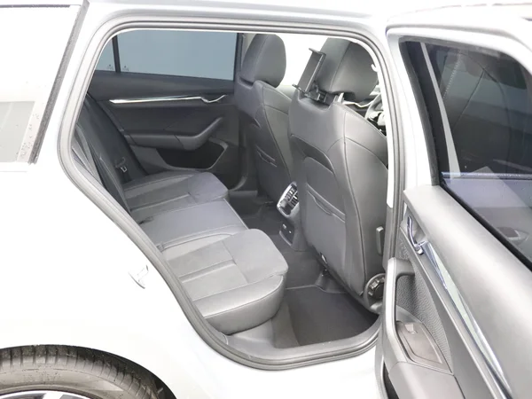 SKODA Octavia Combi (2025) — foto 15 van 26