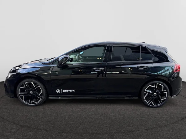 VOLKSWAGEN Golf VIII (2026) — foto 2 van 11
