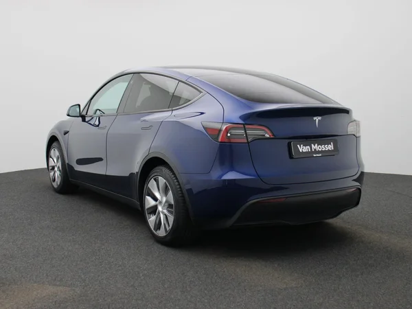 Tesla Model Y (2023) — foto 12 van 43