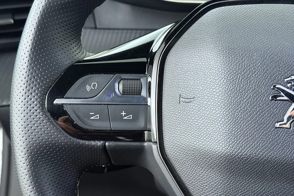 Peugeot 2008 (2023) — foto 16 van 16