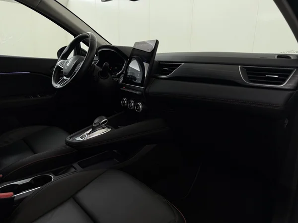 RENAULT Captur (2022) — foto 3 van 28
